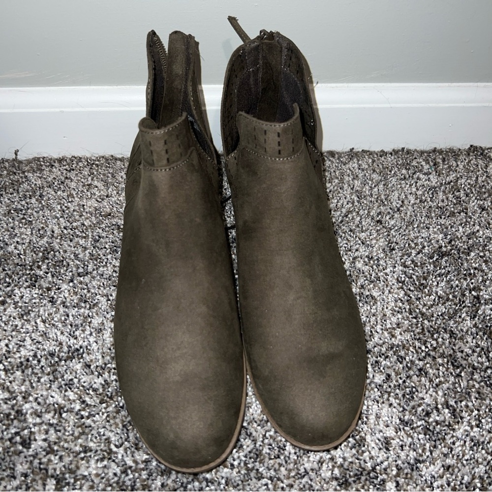 Women’s Arizona Memory Foam Ankle Boots Size 8.5